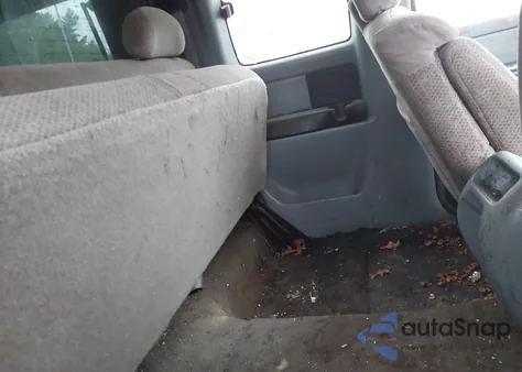 1999 Chevrolet Silverado 1500 Ls z USA, uszkodzony, nr VIN 1GCEK19T6XE106131